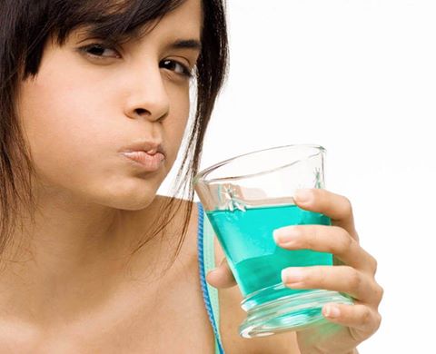 Mouthwash vs Brushing